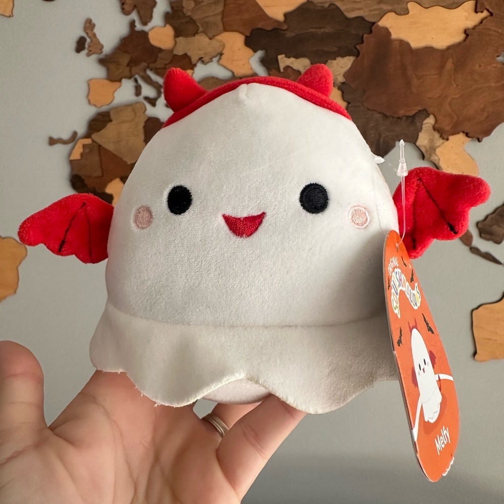 Squishmallows “Melfy” White and Red 4” Bat Halloween Boo Basket Ghost Plush NWT